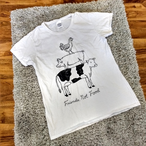 Gildan Tops - "Friends Not Food" T-Shirt Size Large